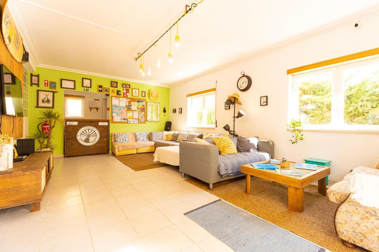 Hostel Pineapple Surf House Atouguia Da Baleia Exterior foto