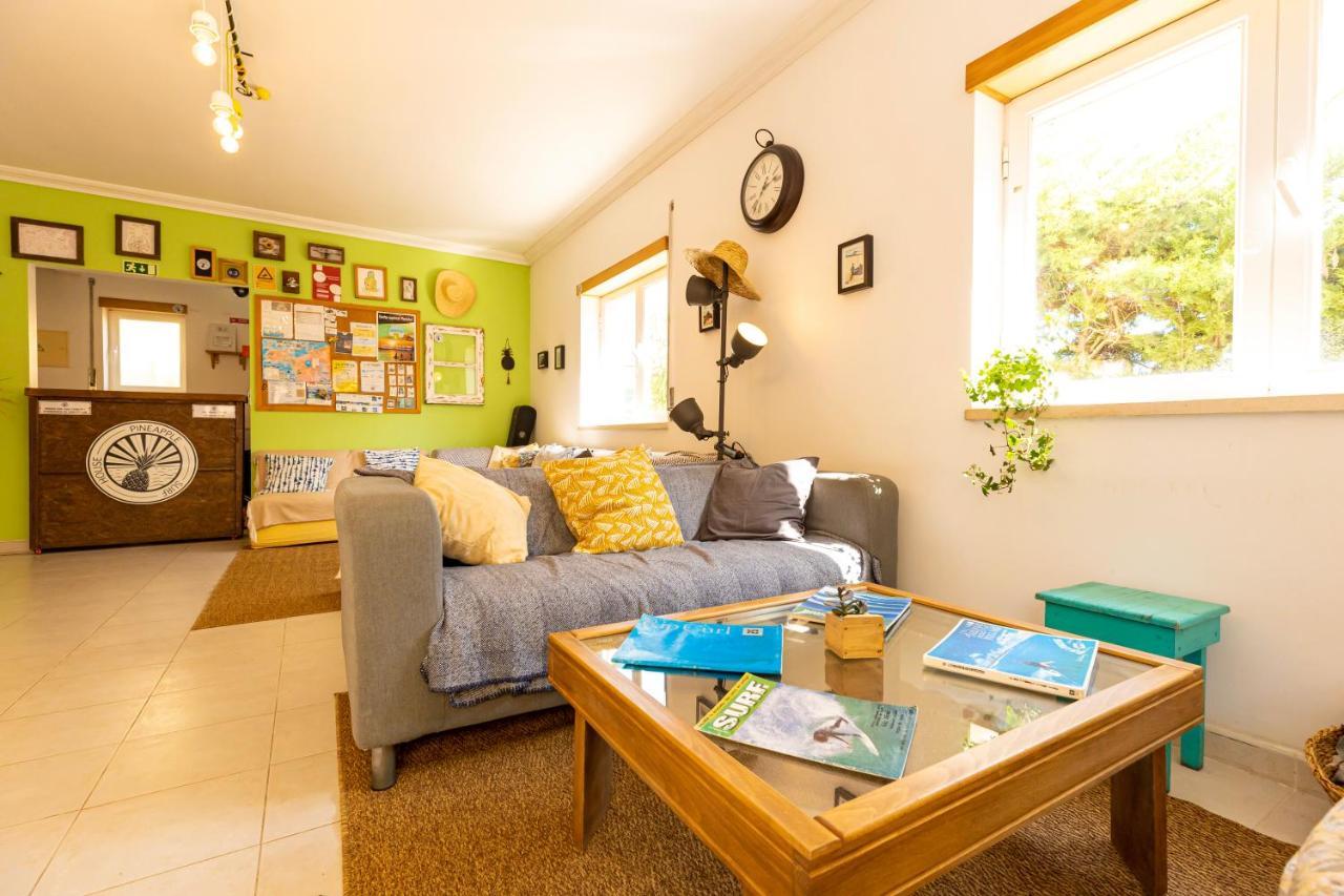 Hostel Pineapple Surf House Atouguia Da Baleia Exterior foto