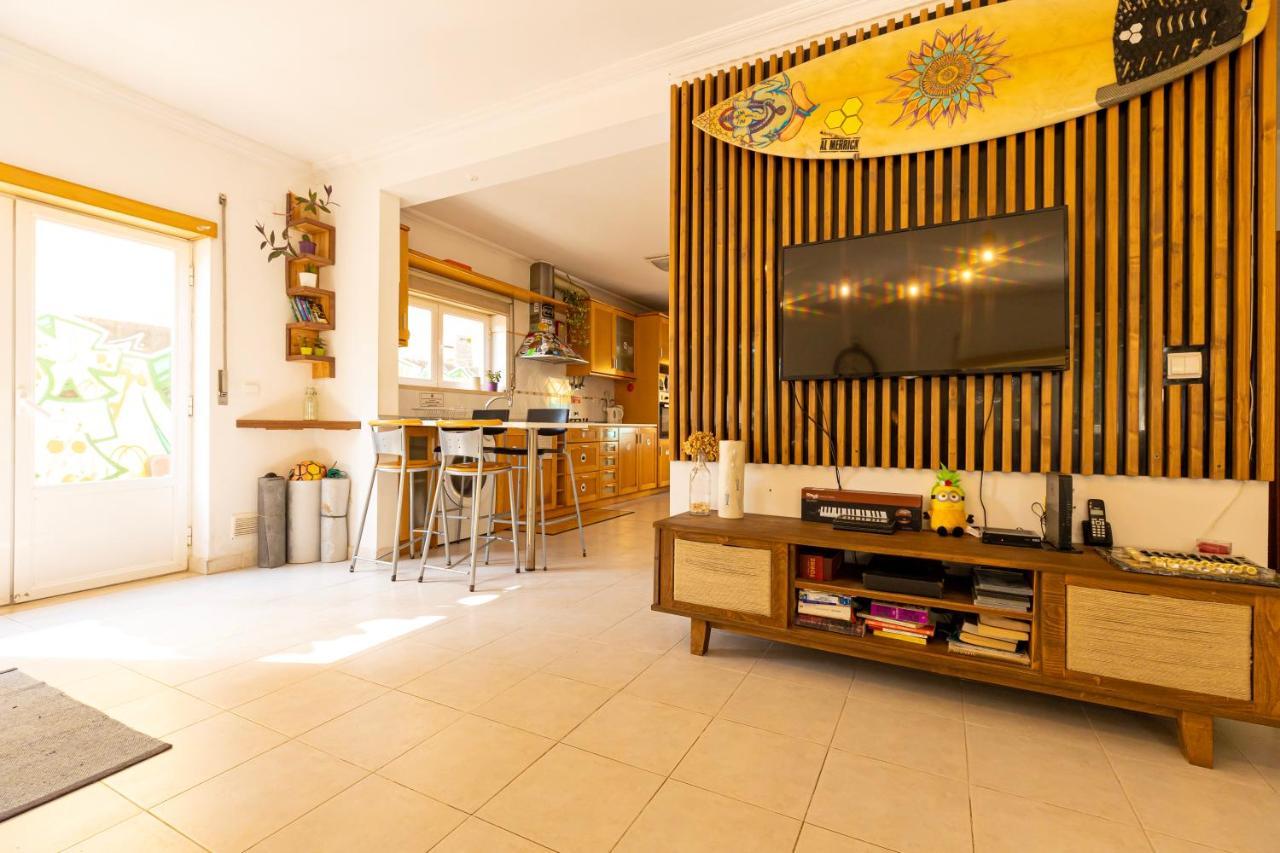 Hostel Pineapple Surf House Atouguia Da Baleia Exterior foto