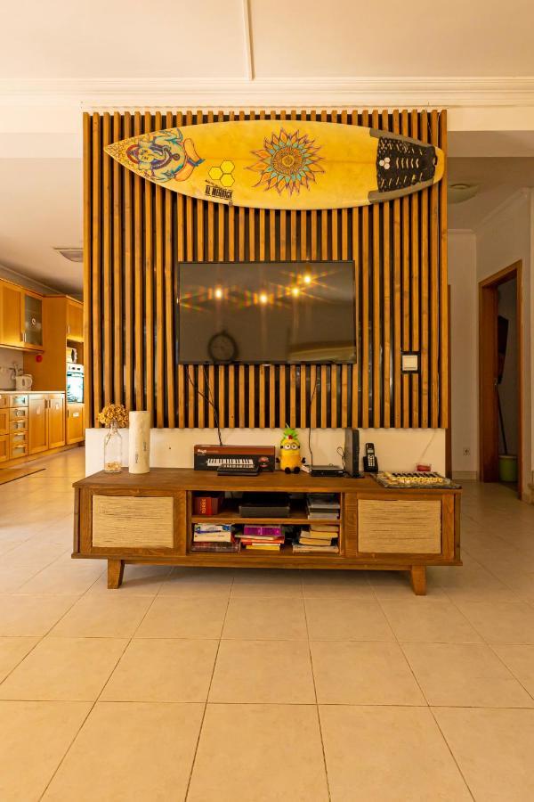 Hostel Pineapple Surf House Atouguia Da Baleia Exterior foto