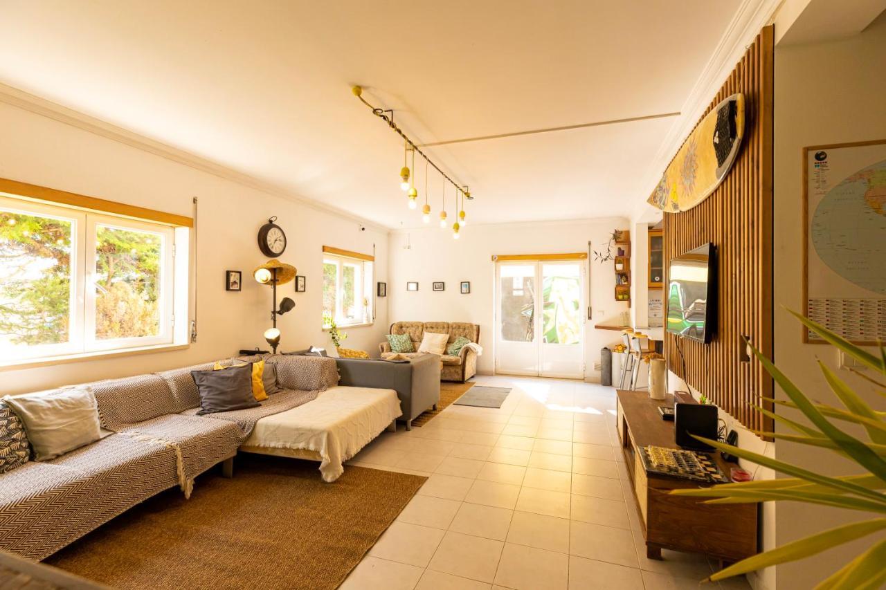 Hostel Pineapple Surf House Atouguia Da Baleia Exterior foto