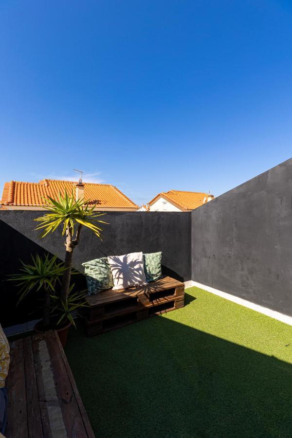 Hostel Pineapple Surf House Atouguia Da Baleia Exterior foto