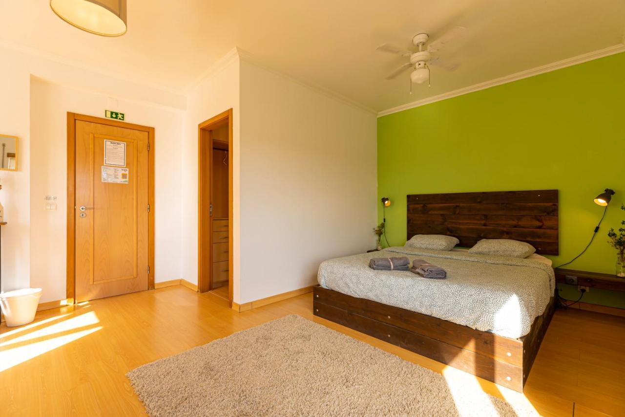 Hostel Pineapple Surf House Atouguia Da Baleia Exterior foto