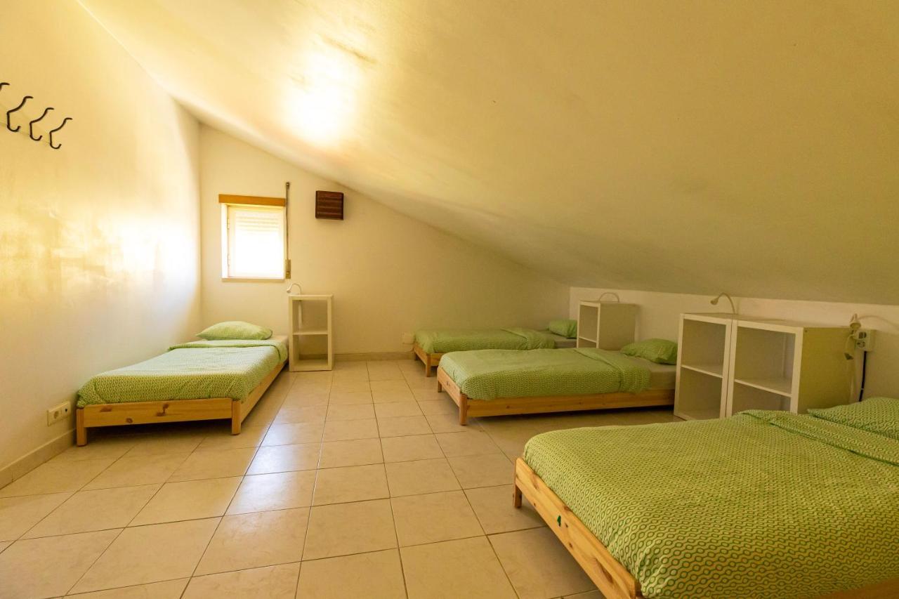 Hostel Pineapple Surf House Atouguia Da Baleia Exterior foto