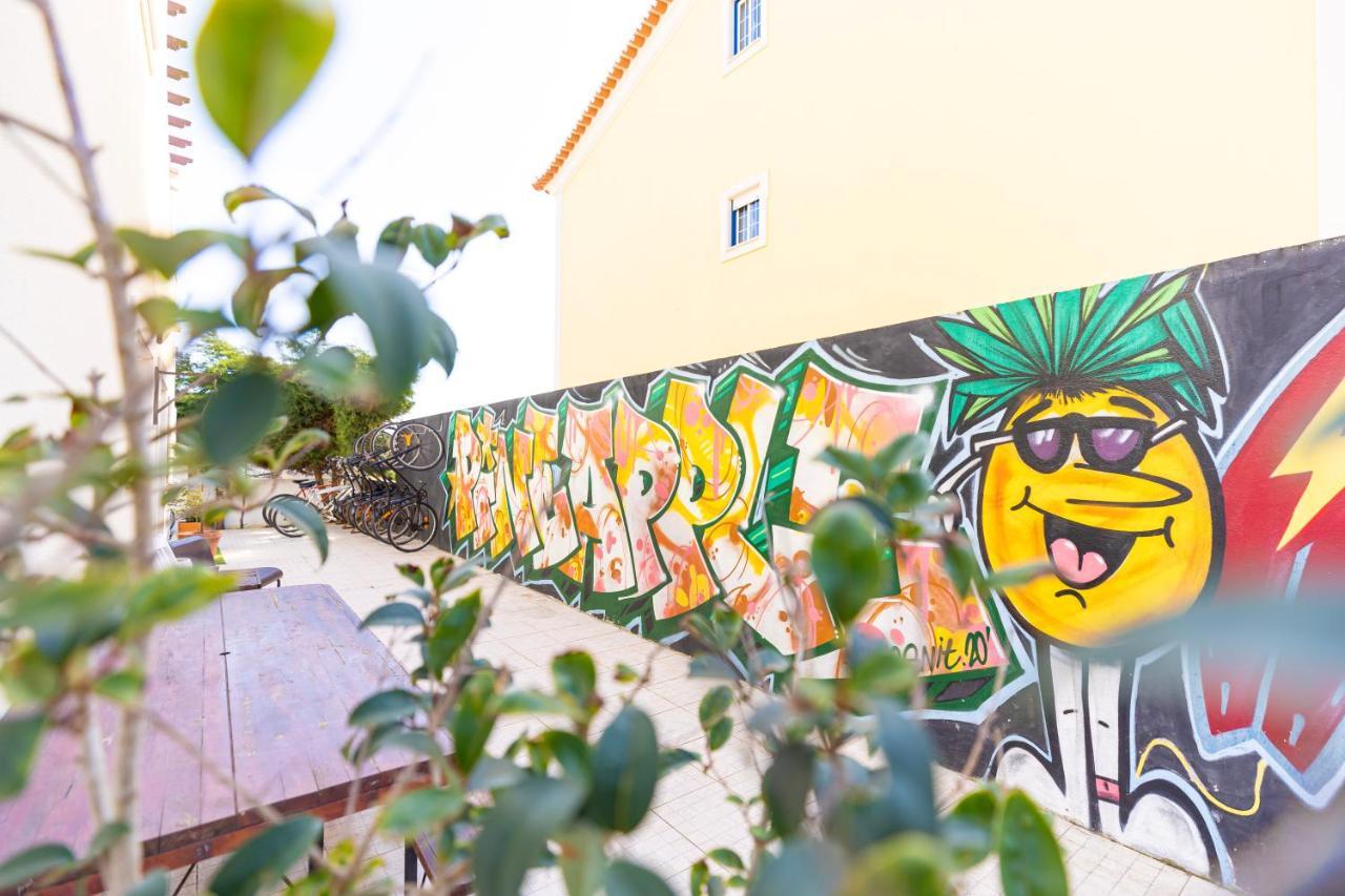 Hostel Pineapple Surf House Atouguia Da Baleia Exterior foto