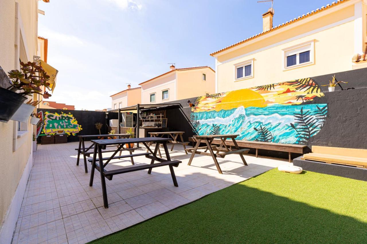 Hostel Pineapple Surf House Atouguia Da Baleia Exterior foto