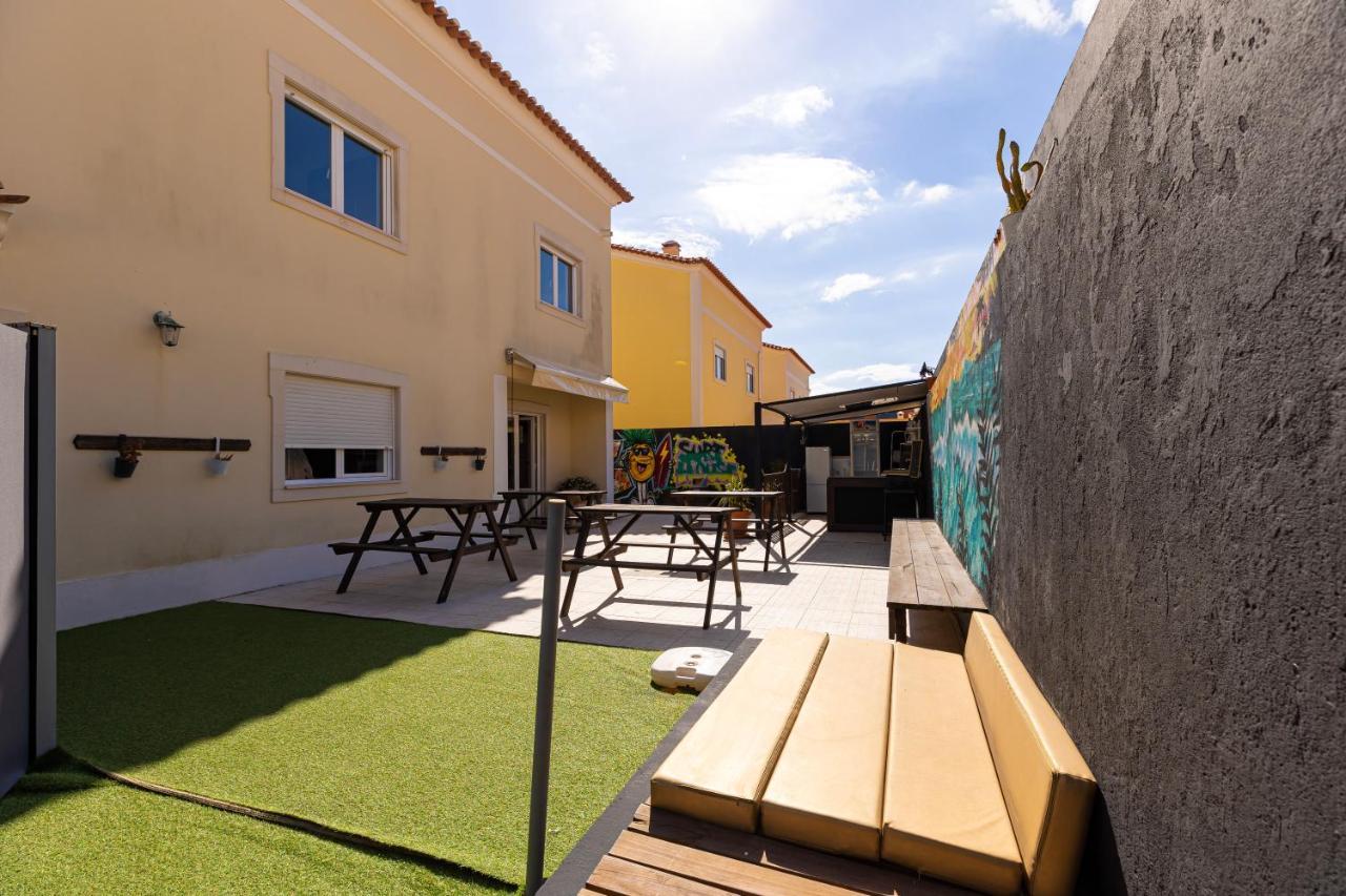 Hostel Pineapple Surf House Atouguia Da Baleia Exterior foto