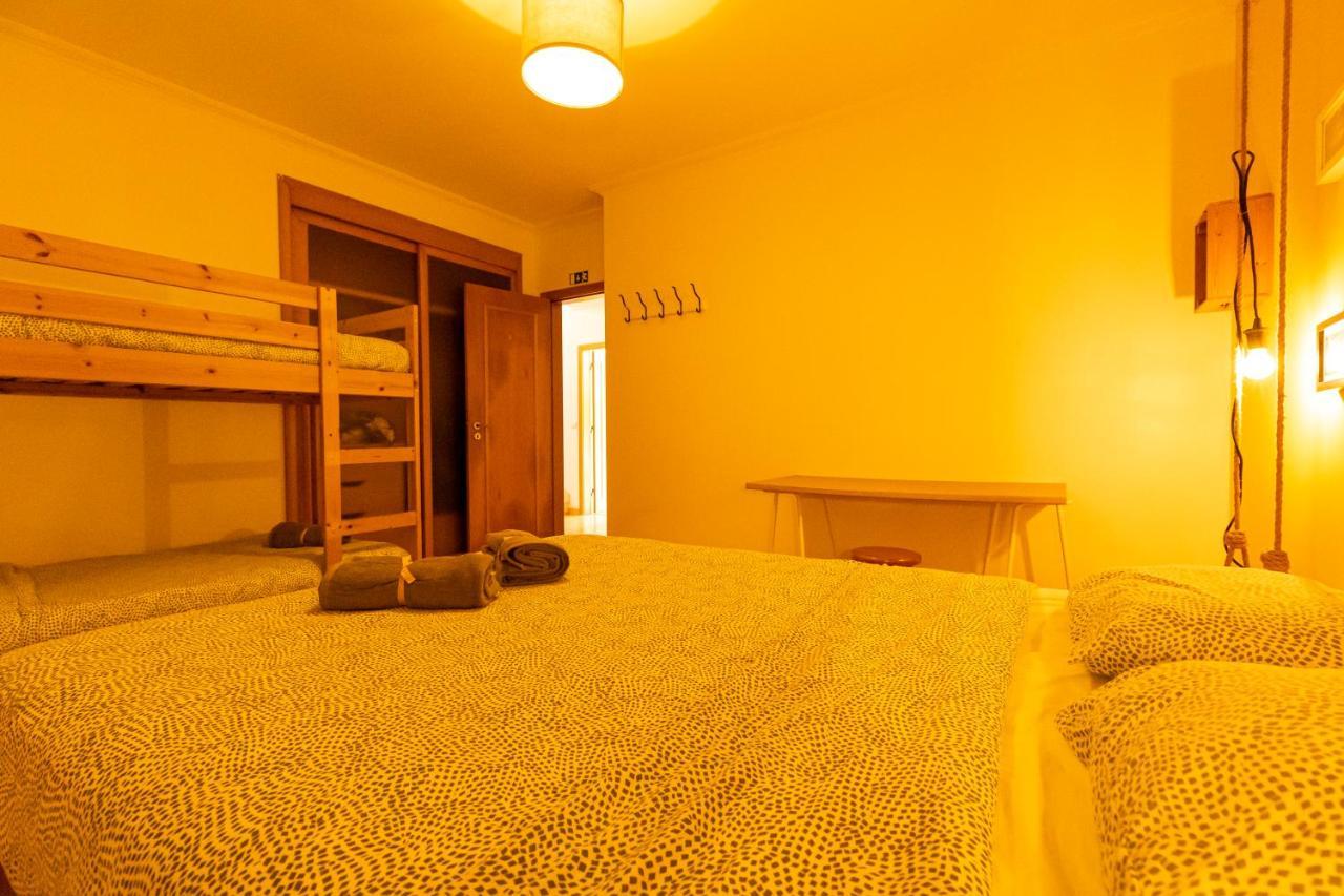 Hostel Pineapple Surf House Atouguia Da Baleia Exterior foto