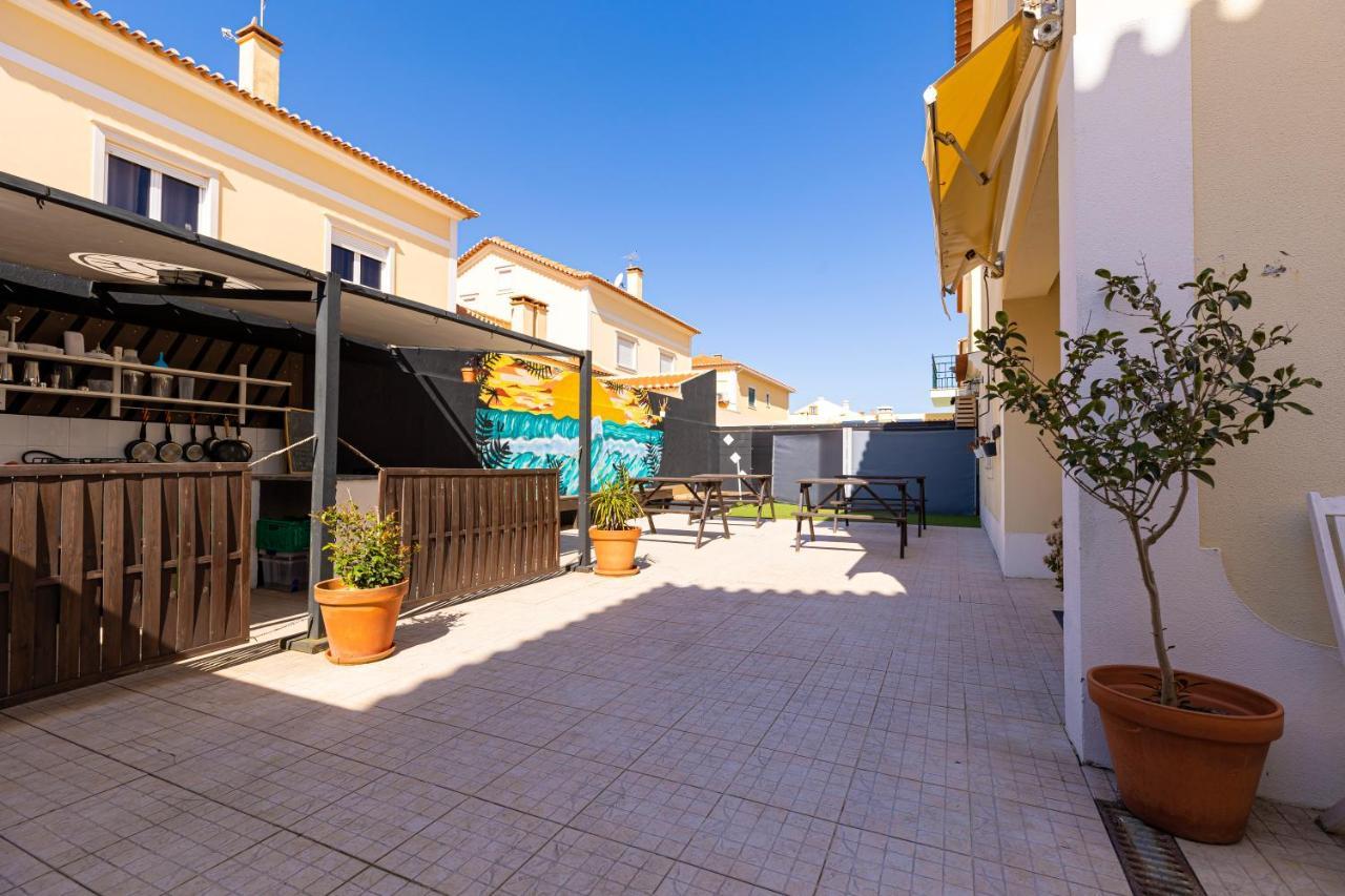 Hostel Pineapple Surf House Atouguia Da Baleia Exterior foto