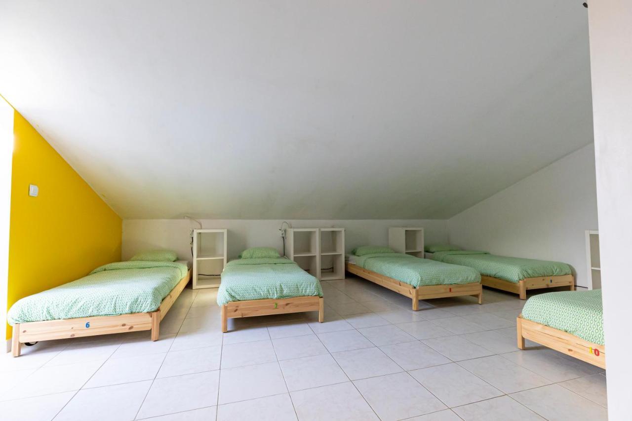 Hostel Pineapple Surf House Atouguia Da Baleia Exterior foto