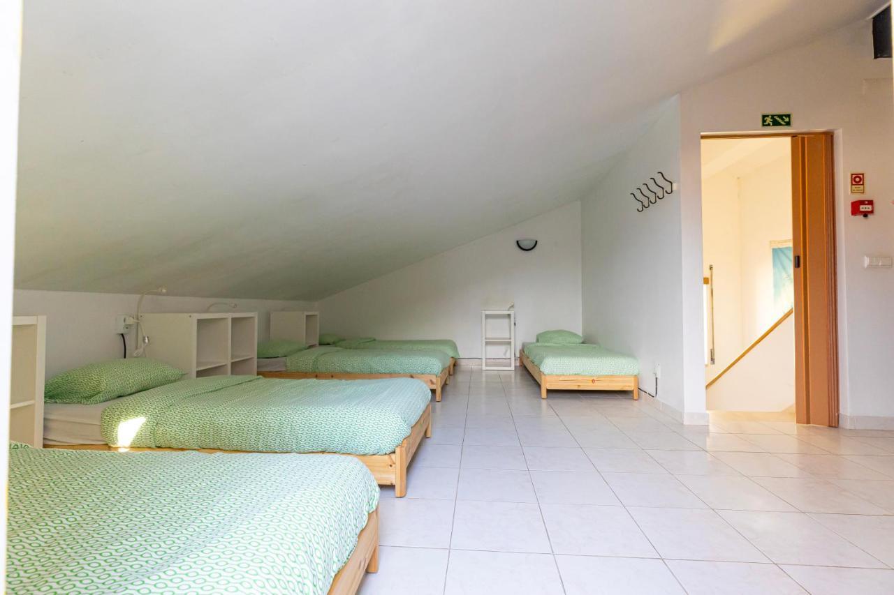 Hostel Pineapple Surf House Atouguia Da Baleia Exterior foto