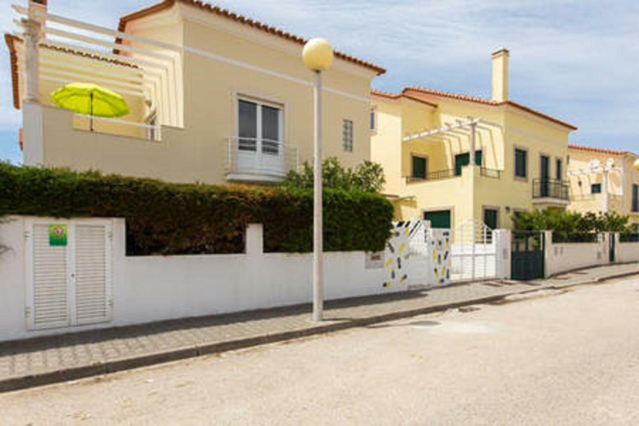 Hostel Pineapple Surf House Atouguia Da Baleia Exterior foto