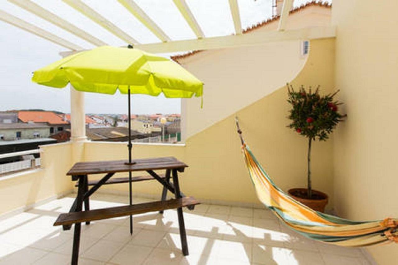 Hostel Pineapple Surf House Atouguia Da Baleia Exterior foto