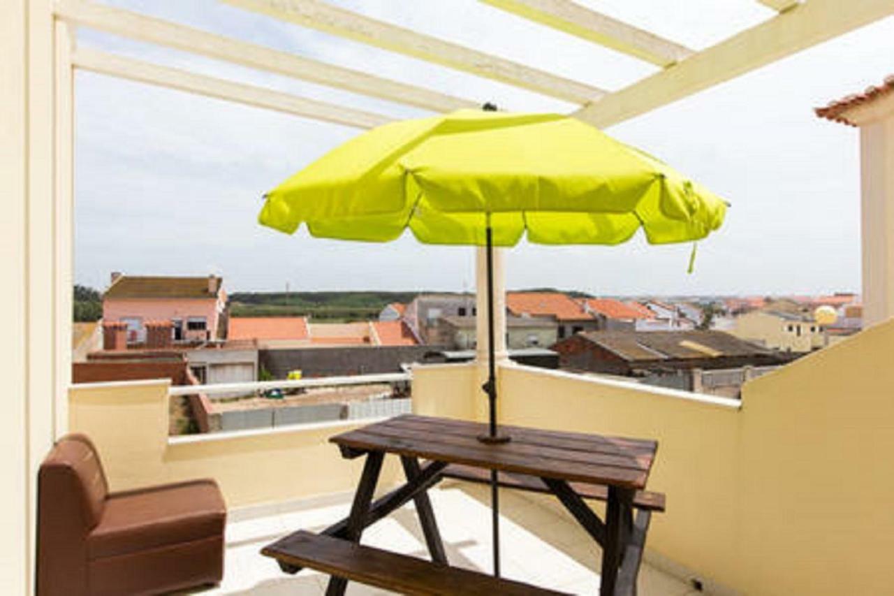 Hostel Pineapple Surf House Atouguia Da Baleia Exterior foto